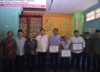 Wali Kota Sawahlunto Deri Asta Salurkan Bantuan Peralatan Penunjang Usaha