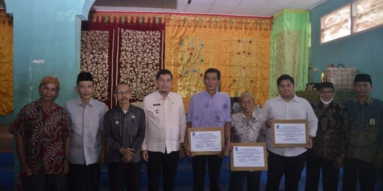 Wali Kota Sawahlunto Deri Asta Salurkan Bantuan Peralatan Penunjang Usaha