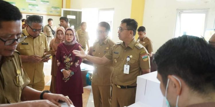 Temukan Berbagai Permasalahan, Bupati H Khairunas Inginkan Pembenahan Dinas Kesehatan demi Pelayanan Prima Kepada Masyarakat