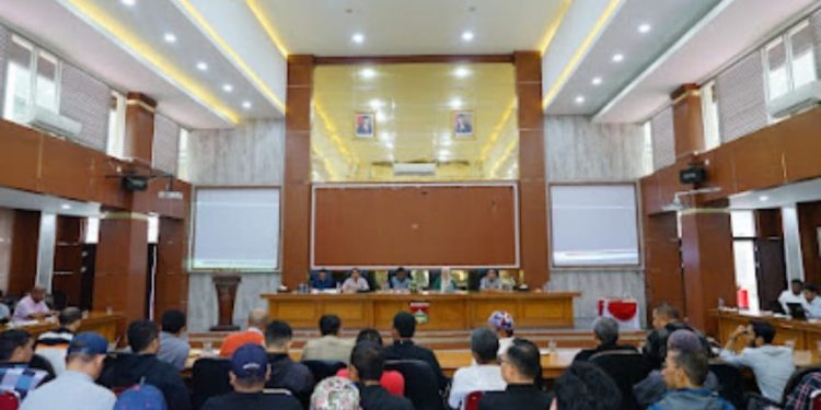 Pemko Bukittinggi Sosialisasikan Rencana Pembangunan Awning Pada Pedagang-Pemilik Toko Jalan Minangkabau
