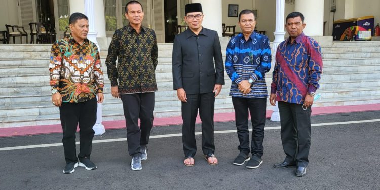Genius Umar Takziah ke Rumdis Ridwan Kamil