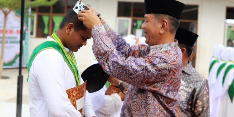 Bupati Rusma Yul Anwar Hadiri Pemberian Ijazah Santri Ponpes MTI Sabilul Jannah Timbulun