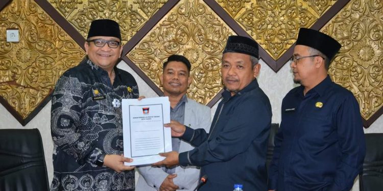 Paripurna, DPRD Kota Padang Terima Pertanggungjawaban Pelaksanaan APBD Padang Tahun 2021