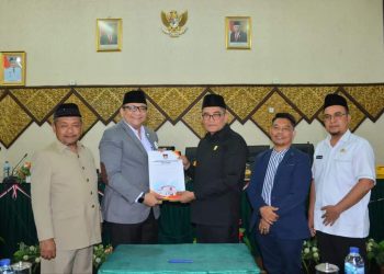 Paripurna, Pemko dan DPRD Kota Padang Setujui Ranperda Penyelenggaraan Transportasi Darat Jadi Perda