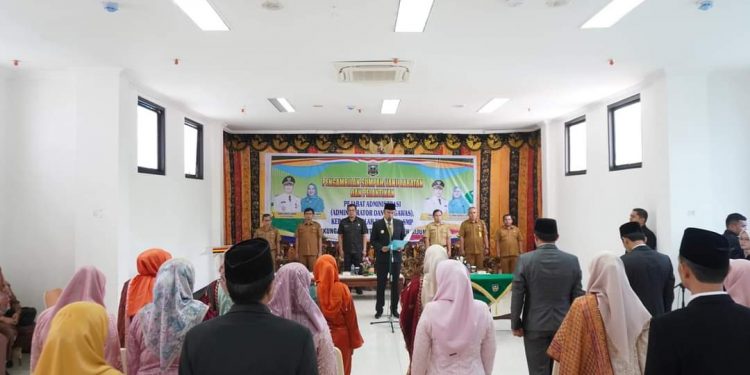 Bupati Sijunjung Benny Dwifa Yuswir Lantik Pejabat