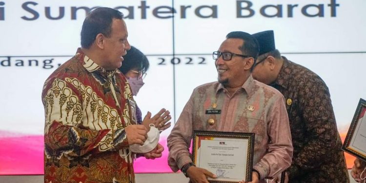 Bupati Eka Putra Terima Penghargaan KPK RI