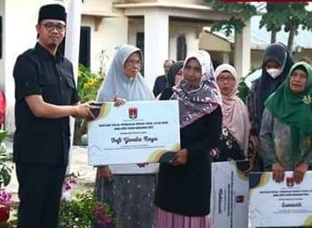 Wali Kota Erman Safar Serahkan Secara Simbolis Bantuan Sosial Perbaikan Rumah Tidak Layak Huni