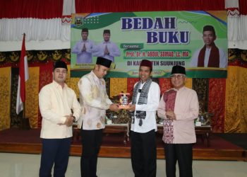 Pemkab Sijunjung Gelar Bedah Buku 99 Tanya Jawab Seputar Shalat Lengkap Bersama Abdul Somad