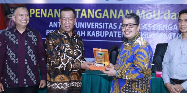 Pemkab Pessel Lakukan MoU Dengan Unand