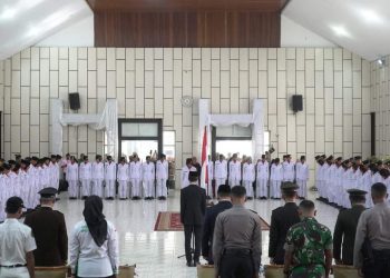 Wabup Solsel Yulian Efi Kukuhkan Anggota Paskibraka Kabupaten Tahun 2022