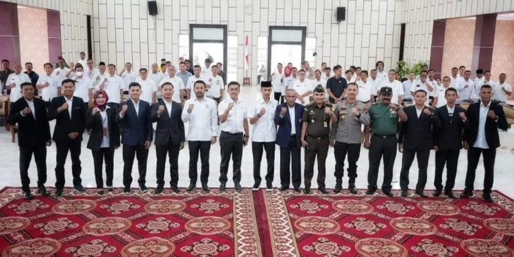 Bupati Solsel Khairunas : Jadikan Sepakbola Sarana Silaturahmi Kita Semua