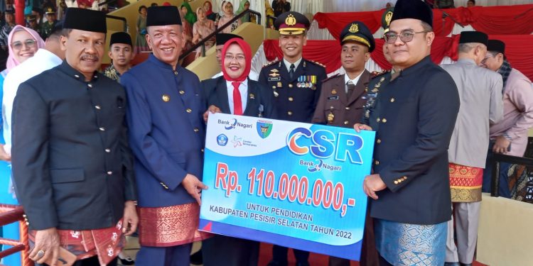 Bupati Pesisir Selatan Rusma Yul Anwar Terima Bantuan Dana CSR Pendidikan Rp 110 juta