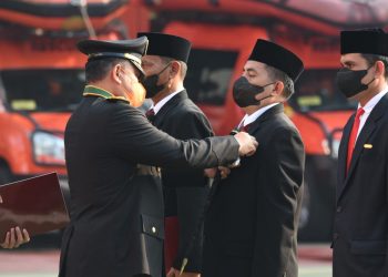 Akmal Terima Penghargaan