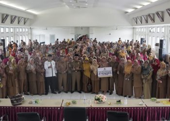 Pemkab 50 Kota Bersama Baznas Distribusikan 2.191 Beasiswa Pendidikan