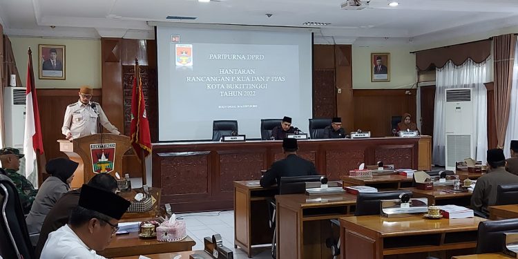 Wako Bukittinggi Hantarkan Rancangan Perubahan KUA PPAS 2022