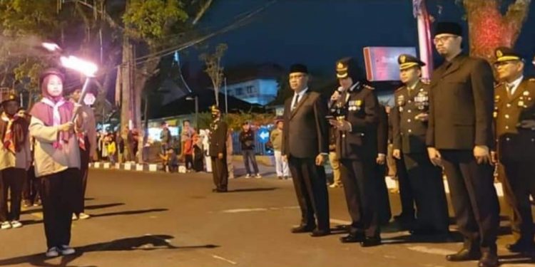 Pawai Obor Taptu Bukittinggi Peringati HUT RI ke 77