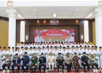 Wali Kota Erman Safar Kukuhkan 54 Anggota Paskibraka Bukittinggi 2022