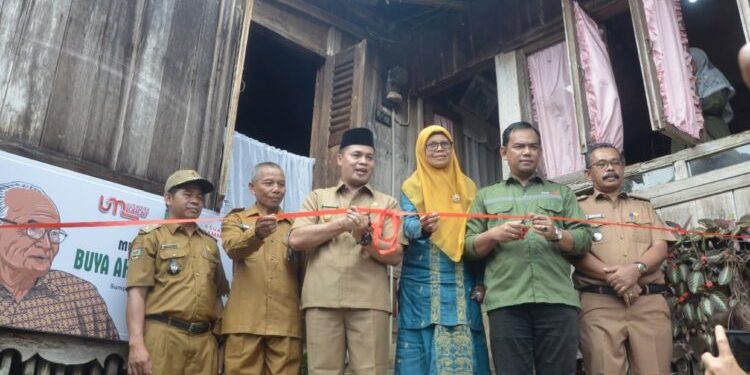 Wakil Bupati Sijunjung Iraddatillah Resmikan Museum Rumah Kecil Ahmad Syafi’i Ma’arif di Jorong Calau