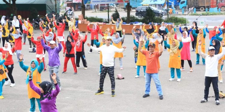 Bupati Sijunjung Benny Dwifa Yuswir Ikuti Gebyar Germas di Terminal Kiliran Jao