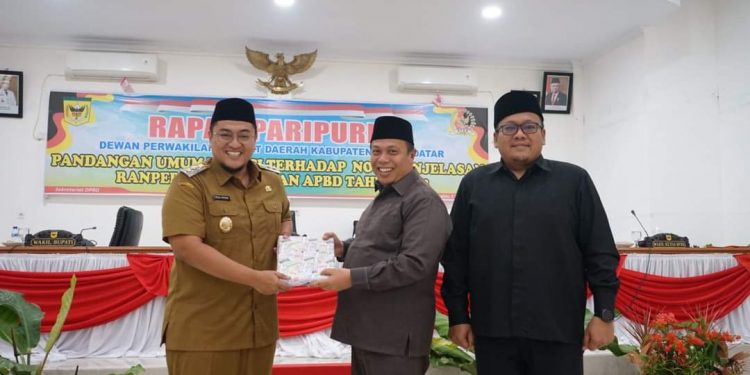 Fraksi DPRD Sampaikan Pandangan Umum Ranperda Perubahan APBD Tahun 2022