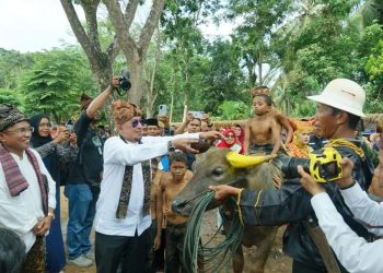 Bakar Talago Meriahkan Gebyar Pesona Talago Biru Atar