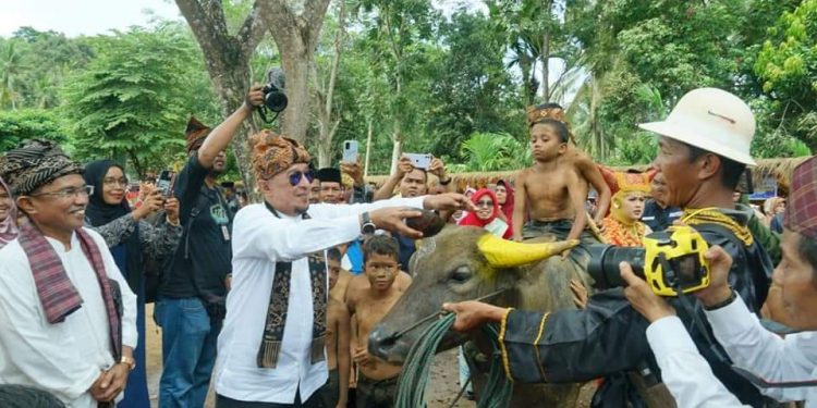 Bakar Talago Meriahkan Gebyar Pesona Talago Biru Atar