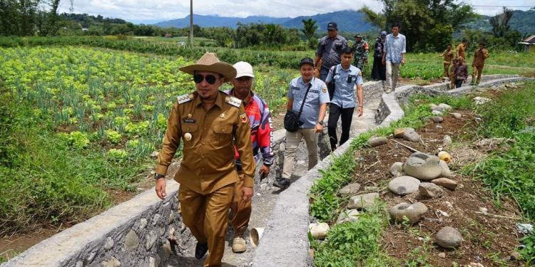 Tinjau Irigasi Bulaan Tuo-Ikua Padang, Ini Kata Bupati Tanah Datar Eka Putra
