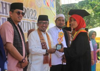 Bupati Eka Putra Akan Berikan Reward Bagi Nagari Terbanyak Stiker Progul Satu Rumah Satu Hafizh/Hafizah