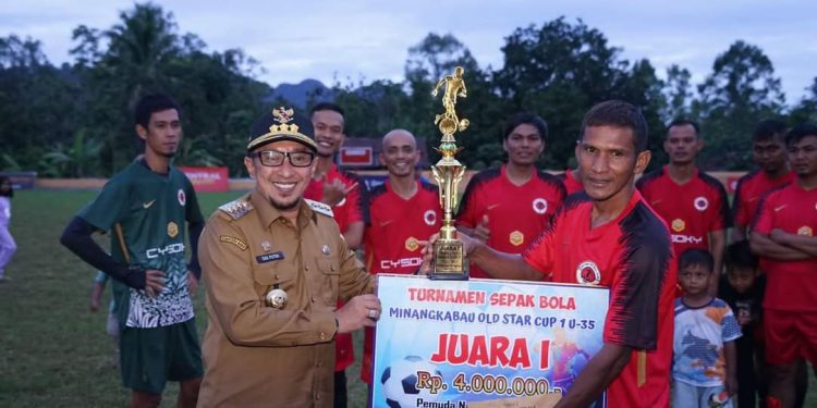 Saksikan Final Minangkabau Old Star Cup 1 U-35, Ini Kata Bupati Eka Putra