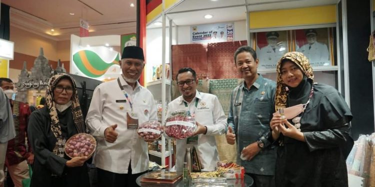 Bupati Eka Putra : Pemerintah Daerah Membuka Diri untuk Berinvestasi di Tanah Datar