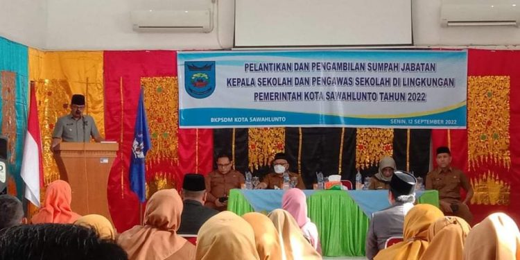 Wali Kota Sawahlunto Deri Asta Lantik Kepala Sekolah dan Pengawas Sekolah
