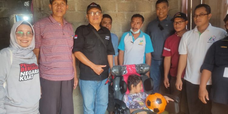 Kemensos RI Salurkan Bantuan Kepada PPKS di Pesisir Selatan