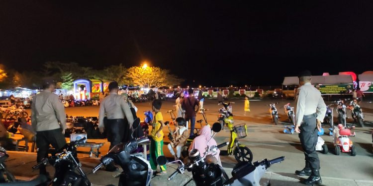 Cegah Balap Liar, Polres Pesisir Selatan Patroli di Objek Wisata Pantai Carocok