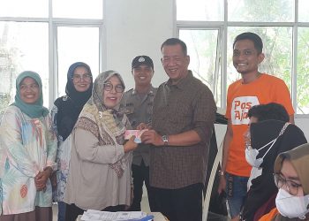 Bupati Rusma Yul Anwar Salurkan BLT BBM di IV Jurai