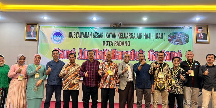 Tak Bisa Mengelak, S Budi Syukur Dua Periode Pimpin IKAH Padang