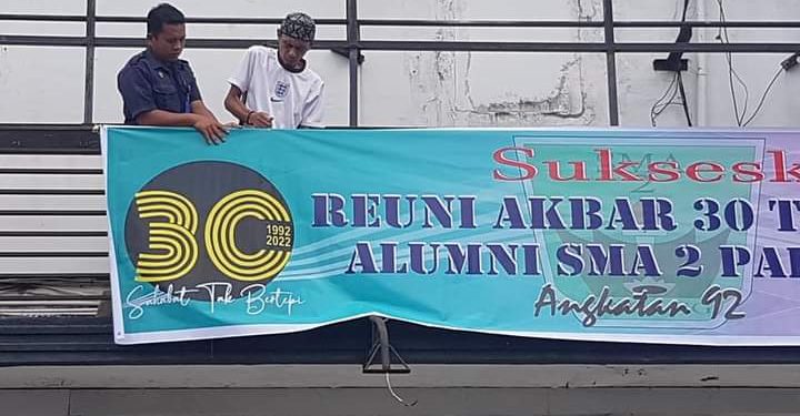 Viralll… Dedi Dukun Hebohkan 30 Tahun Alumni SMA Negeri 2 Padang