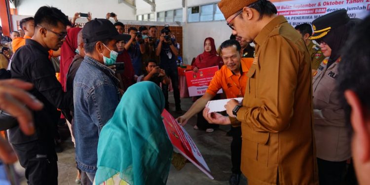 3425 KPM Bukittinggi Terima BLT BBM