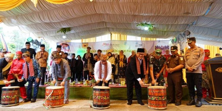 Dihadiri Wamenaker, Jelajah Wisata Pesona Pagaruyung Dibuka Bupati Eka Putra