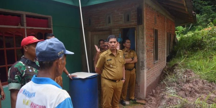 Pemko Sawahlunto Hadir Mencegah Rumah Warga Dari Longsor di Desa Batu Tanjung