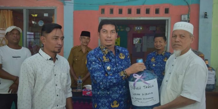 Wali Kota Sawahlunto Deri Asta Ikut Serahkan Bantuan Pemuda Kenagarian Silungkang
