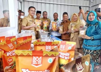 Bupati Solsel Resmikan Bangsal Pascapanen dan Pengolahan Komoditas Holtikultura