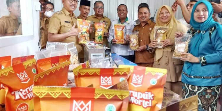 Bupati Solsel Resmikan Bangsal Pascapanen dan Pengolahan Komoditas Holtikultura