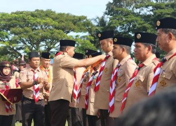 Bupati Sijunjung Benny Dwifa Yuswir Raih Piagam Penghargaan Lencana Darma Bakti