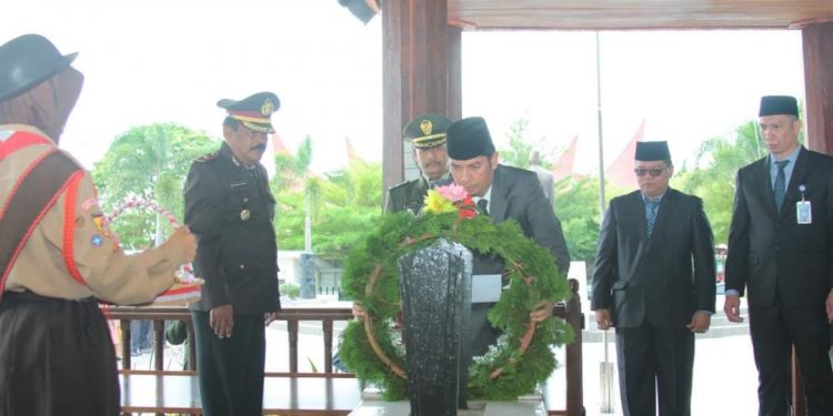 Wali Kota Sawahlunto Deri Asta Bersama Forkopimda Ziarah ke Makam Mahaputra Mohammad Yamin