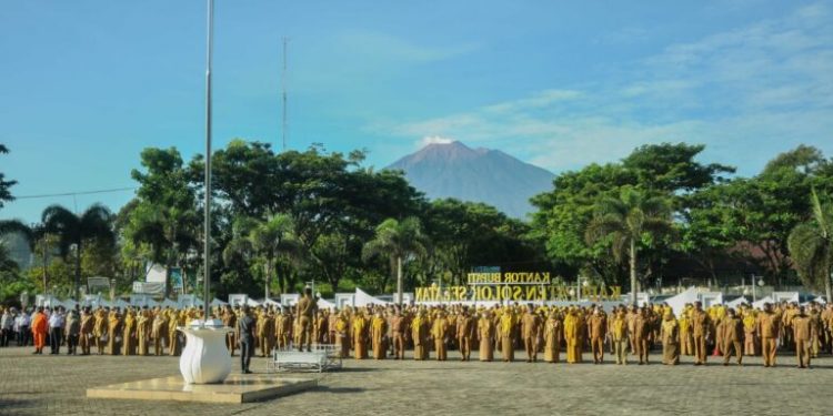 Bupati Solok Selatan Khairunas Pimpin Apel Gabungan Pertama Libur Lebaran 1443 H