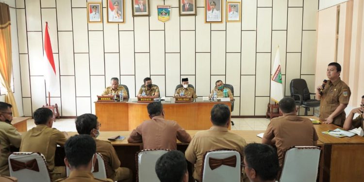 Bupati Solok Selatan Khairunas Lantik Pejabat Administrator dan Pengawas