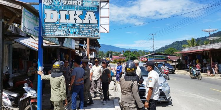 Tim Gabungan Tertibkan Bangunan Tanpa Izin di Solok Selatan