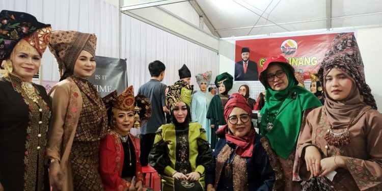 Bunda Reffan bersama Gebu Minang Sukses Bikin Sumbar Malagak Tacelak