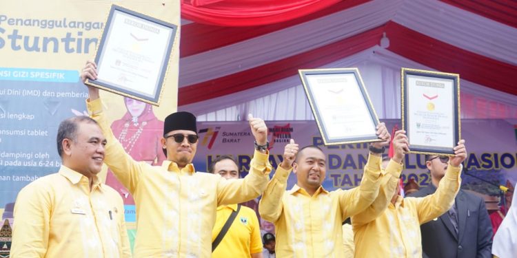 Bukittinggi Pecahkan Rekor Dunia Sajian 5110 Gelas Teh Talua