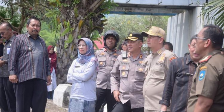 Kebakaran di GPK Sawahlunto Berhasil Dipadamkan, Wali Kota Deri Asta Apresiasi Satpol PP Damkar dan TNI-Polri